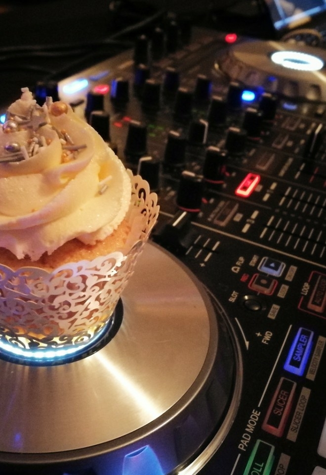 Cake on Pioneer Serato Controller Turntables - Real Event DJs