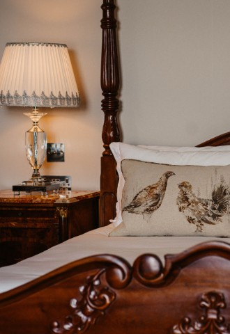 Bridal suite with four-poster bed