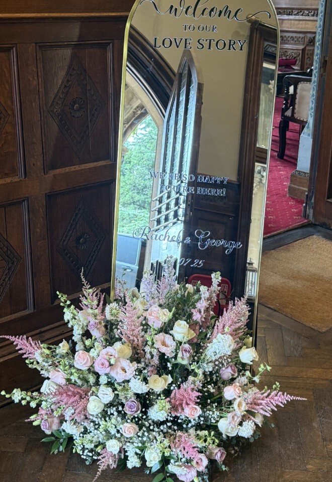 Welcome sign Manor by the Lake Cotswold Blooms 