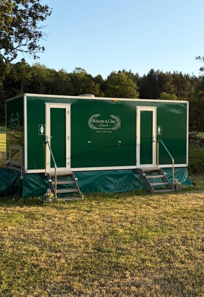 countryside wedding luxury mobile toilet hire from Willow and Oak Events. Marquee weddings