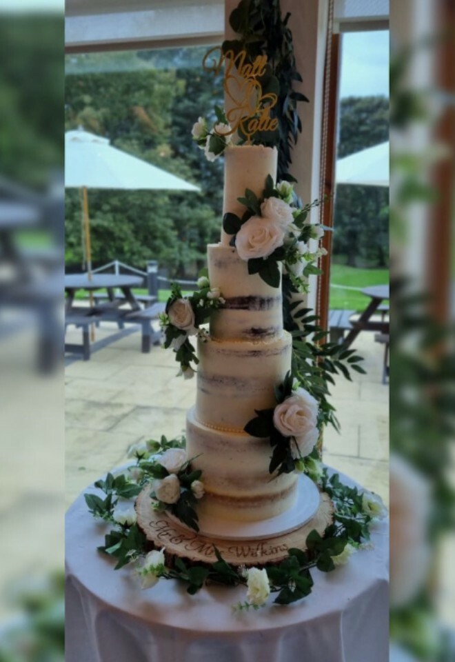 4-tiered Semi-naked wedding cake