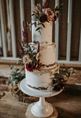 Rustic wedding cake, designed by Wren Cake and photograph taken by Mindy Ibbotson Photography