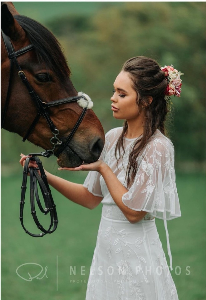Boho bride with a beautiful horse