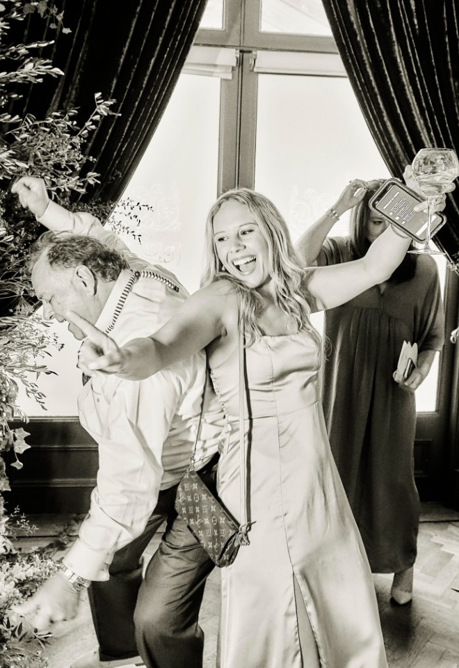 Guests dancing at Carlowrie Castle by Stuart Wood