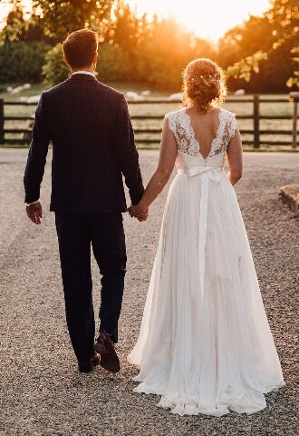 Barn Wedding on Oxfordshire Farm with Sunset Photography