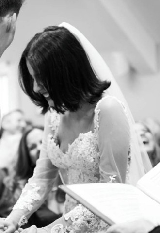 Winchester celebrant-led wedding full of joy written and officiated by Sally 