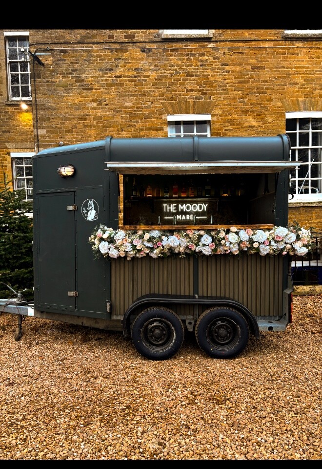 Horsebox bar
