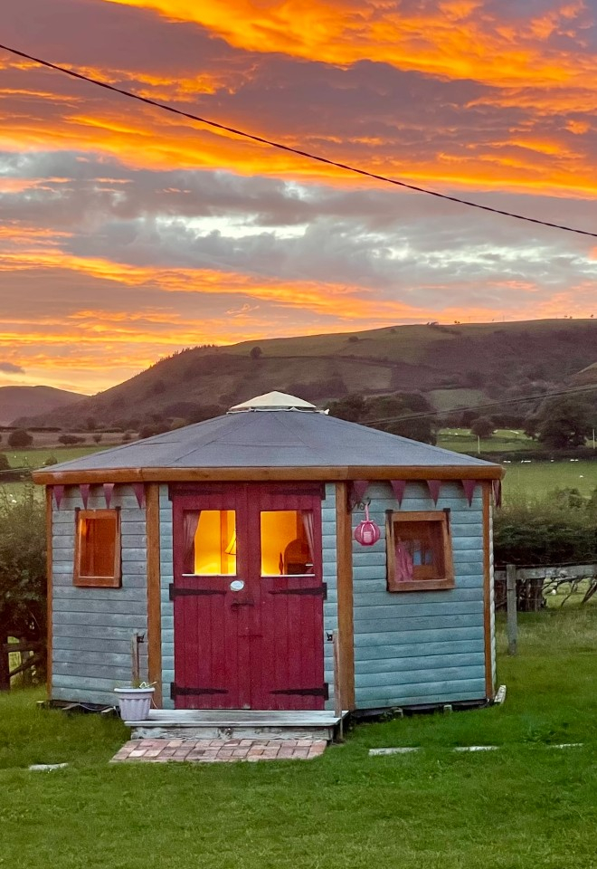 Sunset behind Yurt Carianne