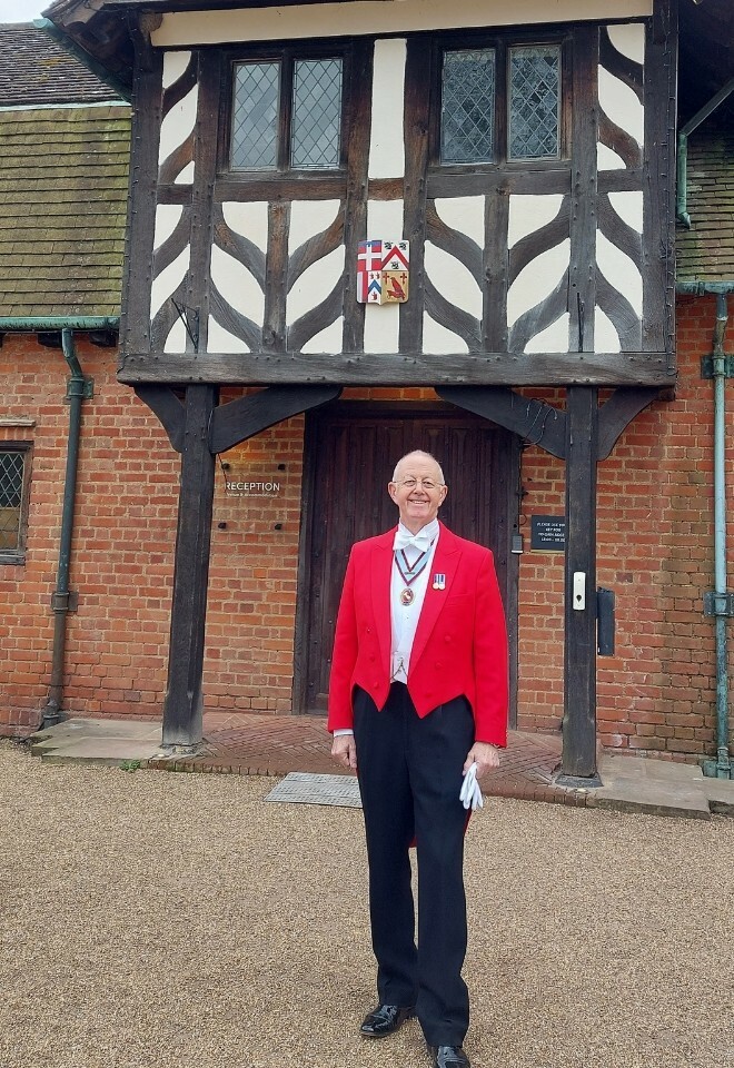 Wedding toastmaster Peter Thompson at hever Castle