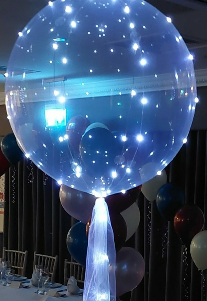 light up balloon table decoration from Balloontasic in Abingdon, Oxfordshire