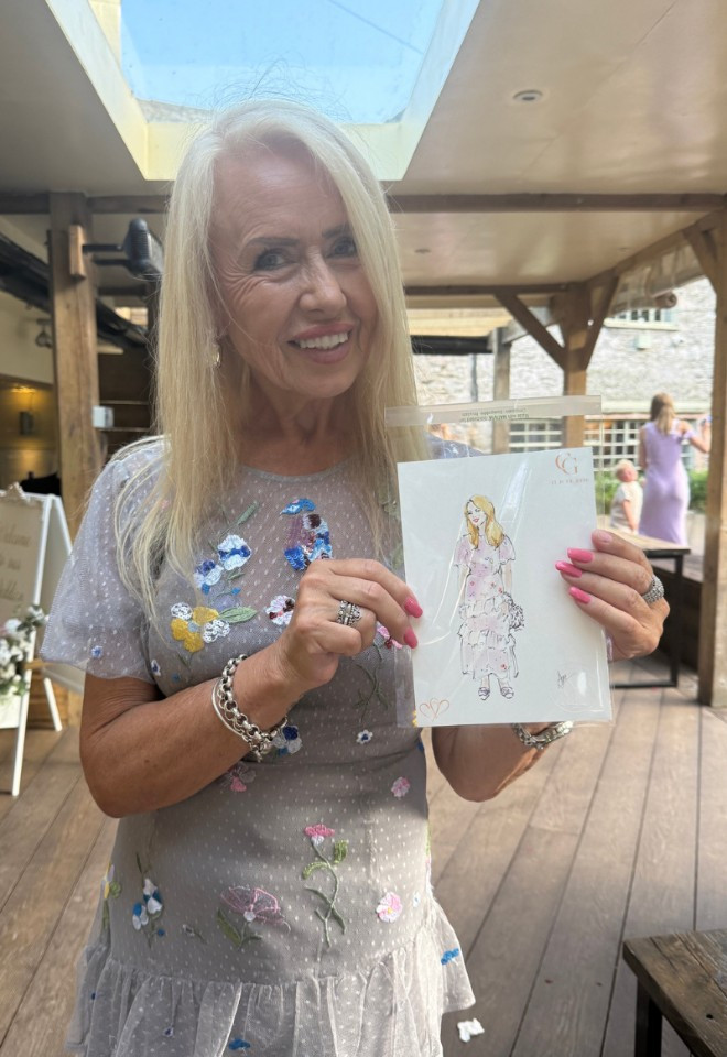 GUESTS RECEIVE THEIR ILLUSTRATION ON THE WEDDING DAY