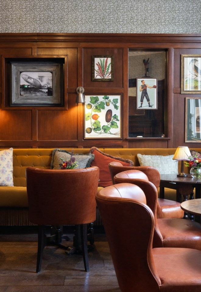 Gibson Bar