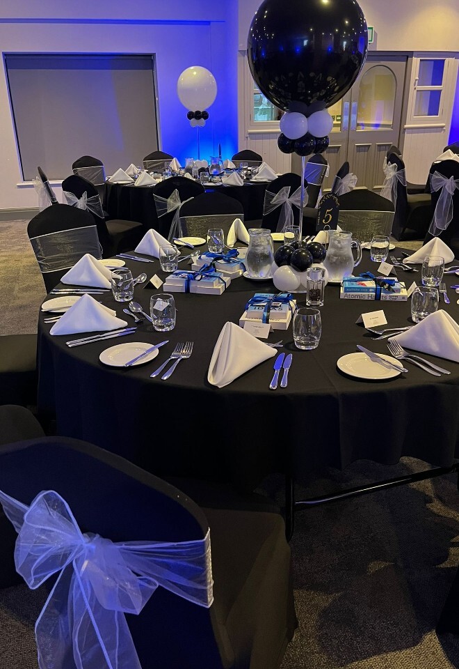 Black & White Theme in the Grenadier Suite at Holiday Inn Reading-South