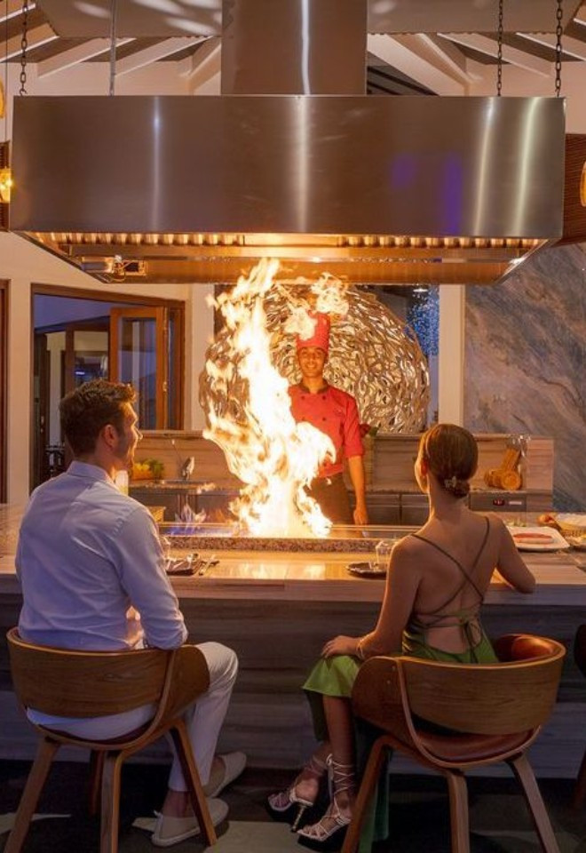Romantic evening dining at a luxury Maldives resort, creating unforgettable honeymoon memories with Mantas & Herons.