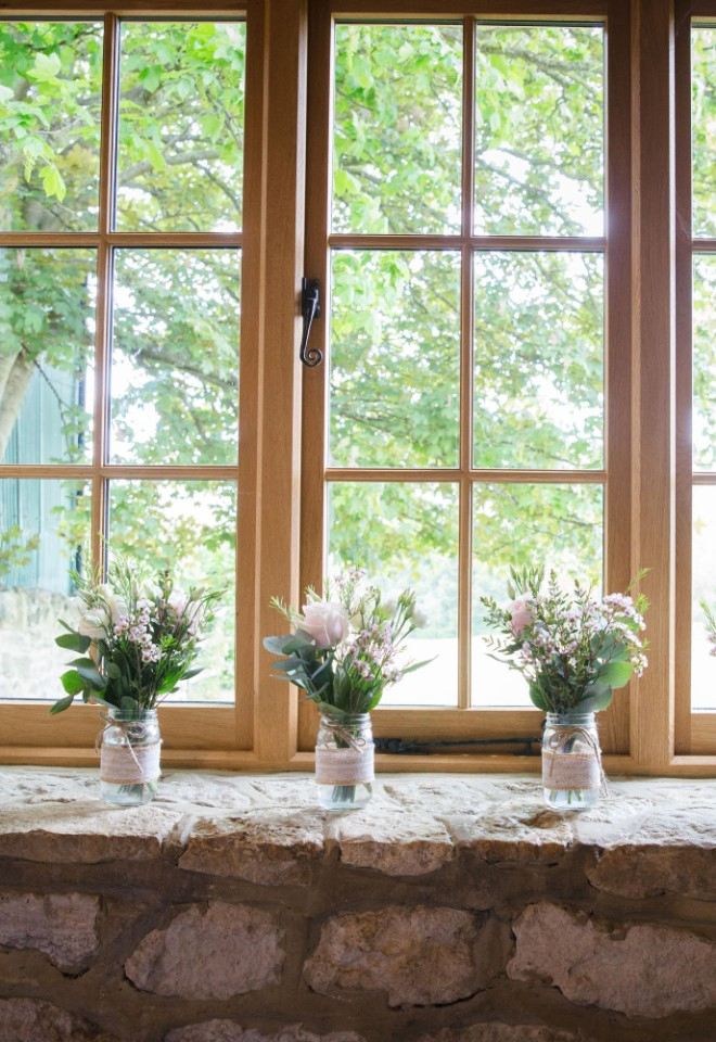 The Daisy Chain, Florists in Buckinghamshire, Notley Tythe Barn Flowers