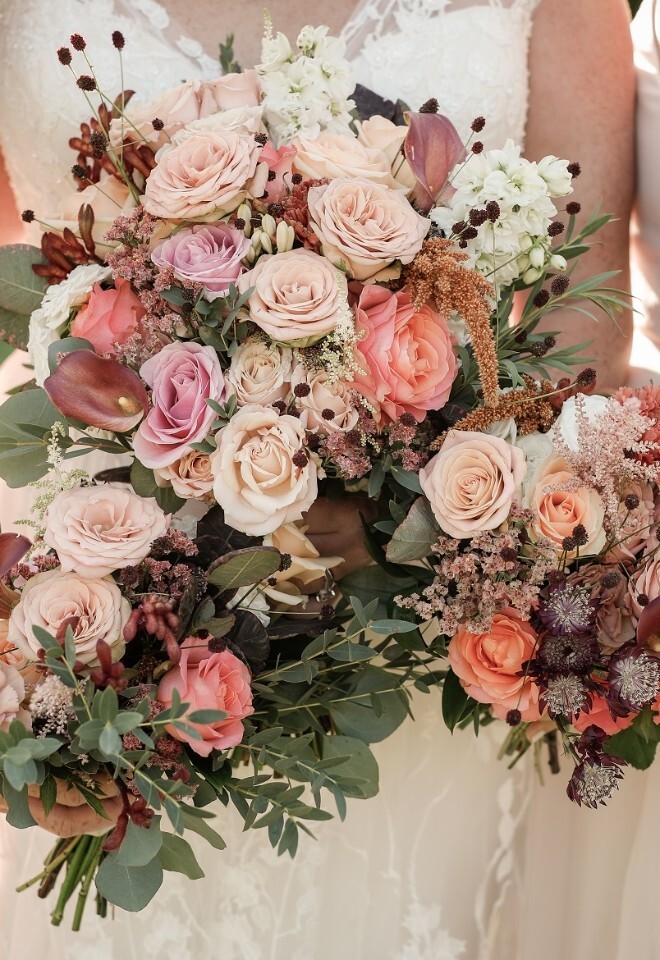 Great House Bride and Bridesmaid Bouquets Dark Star Photo 