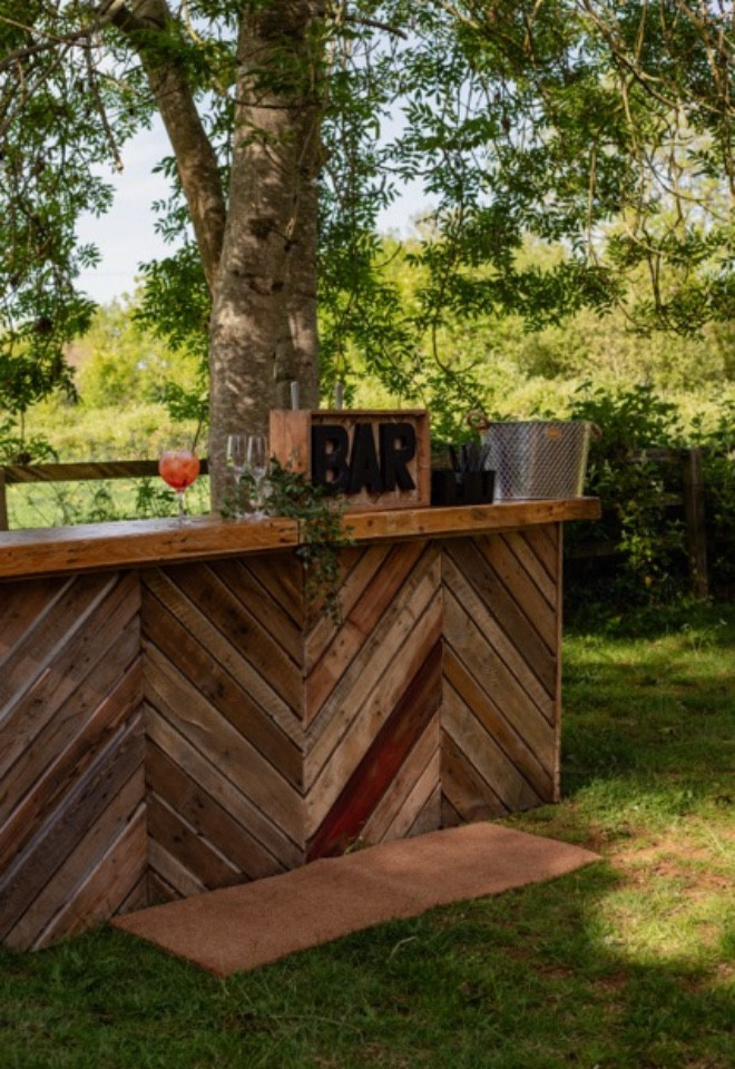 Rustic Pallet Bar