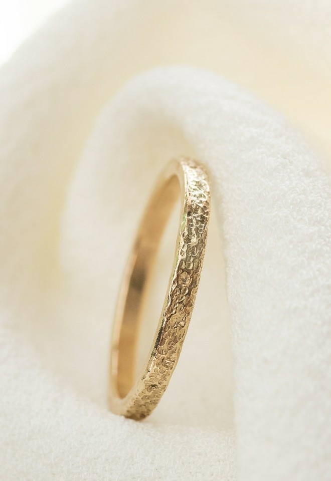 9kt gold textured wedding band 