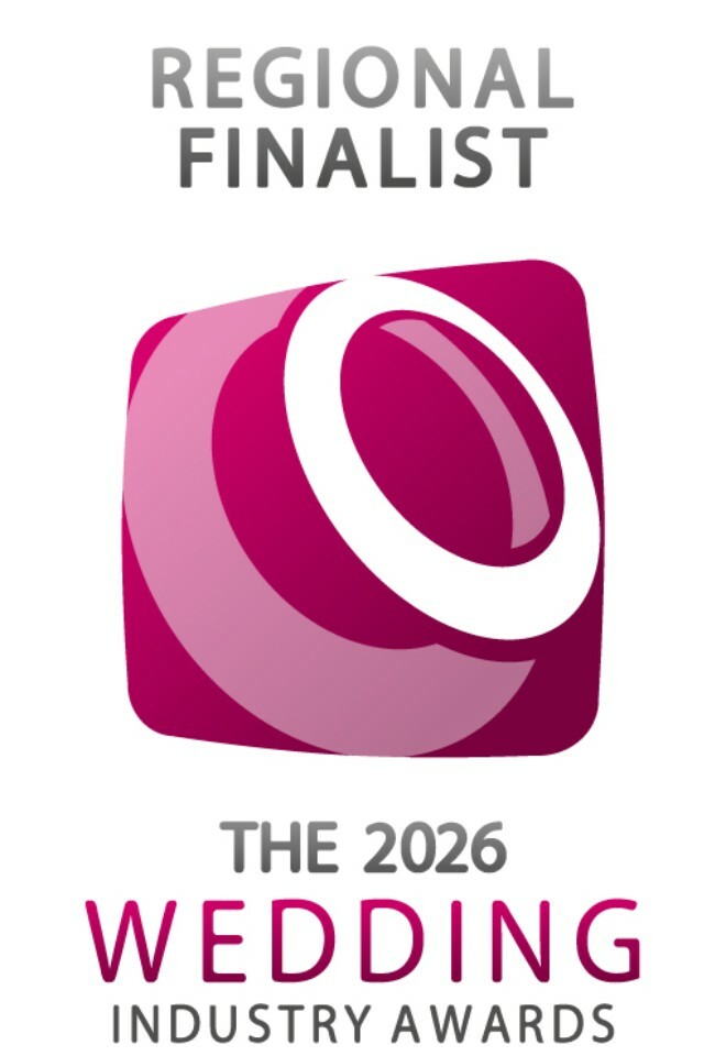 BEST-CELEBRANT- Berkshire-Oxfordshire-Cotswolds-TWIA-Suzi-1