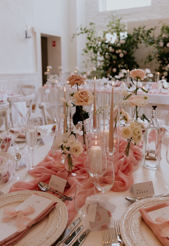 Tablescape design with linen, charger plates, candles & flowers