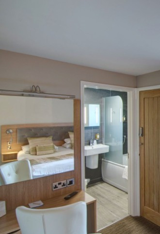 Tamar Plus - 4 Star Self Catering Apartment- China Fleet Country Club, Saltash, Cornwall