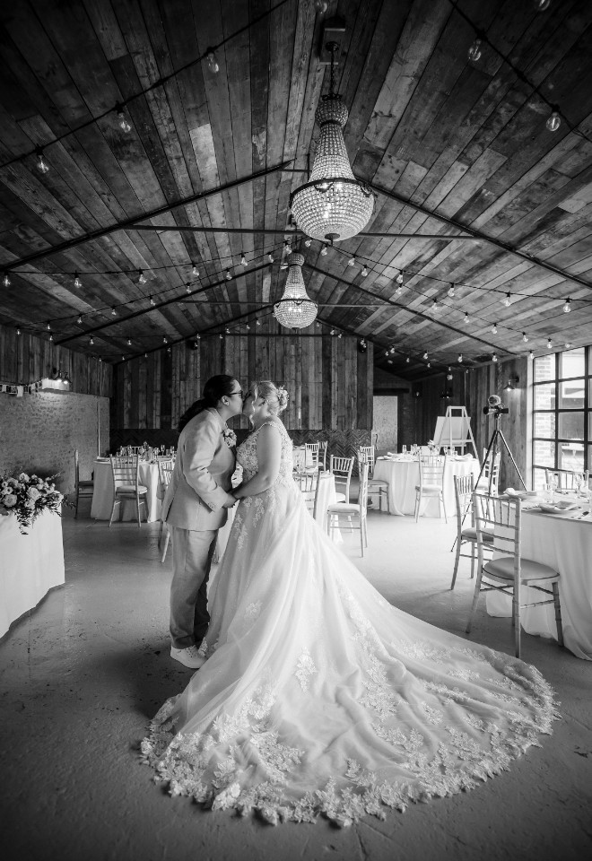 Stratton Court Barn LGBTQIA+ wedding Aimee Kirkham Oxford-Photography