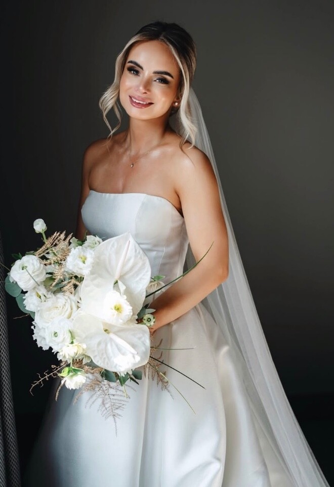 Contemporary bridal bouquet