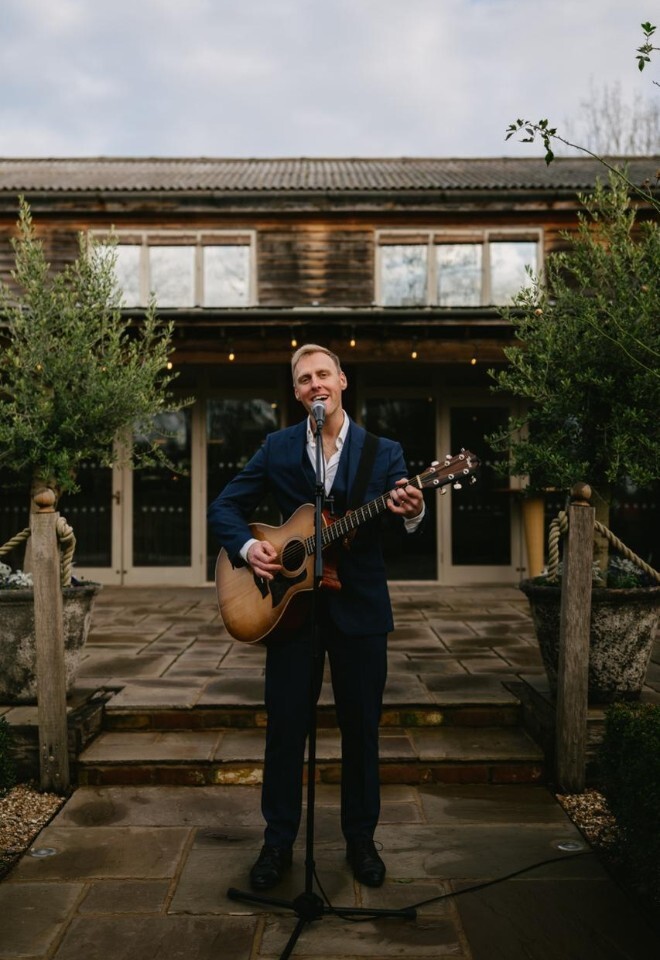 Wedding guitarist singing outside wedding venue