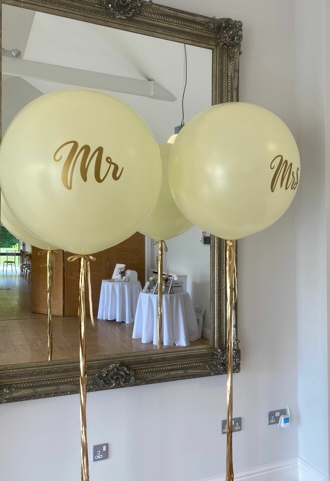 Mr and mrs balloons 