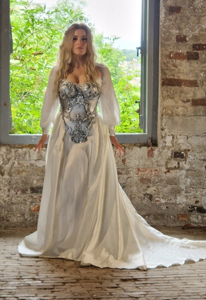 Alternative wedding photoshoot