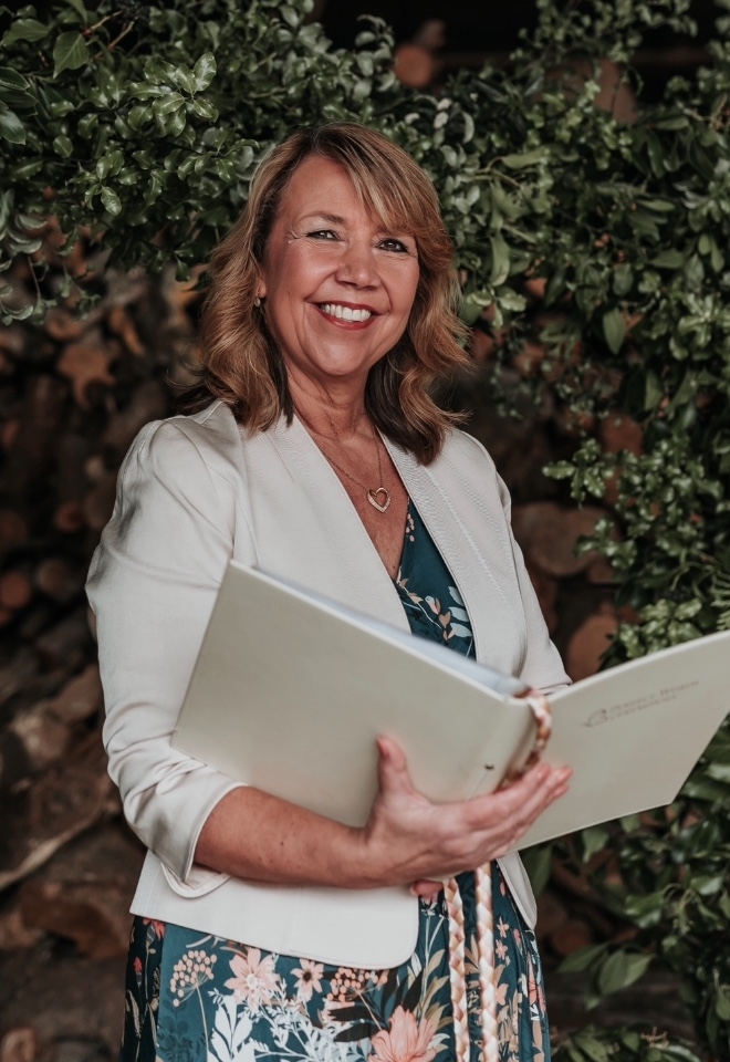 Nikki Wood Wedding Celebrant Surrey, Kent, Sussex