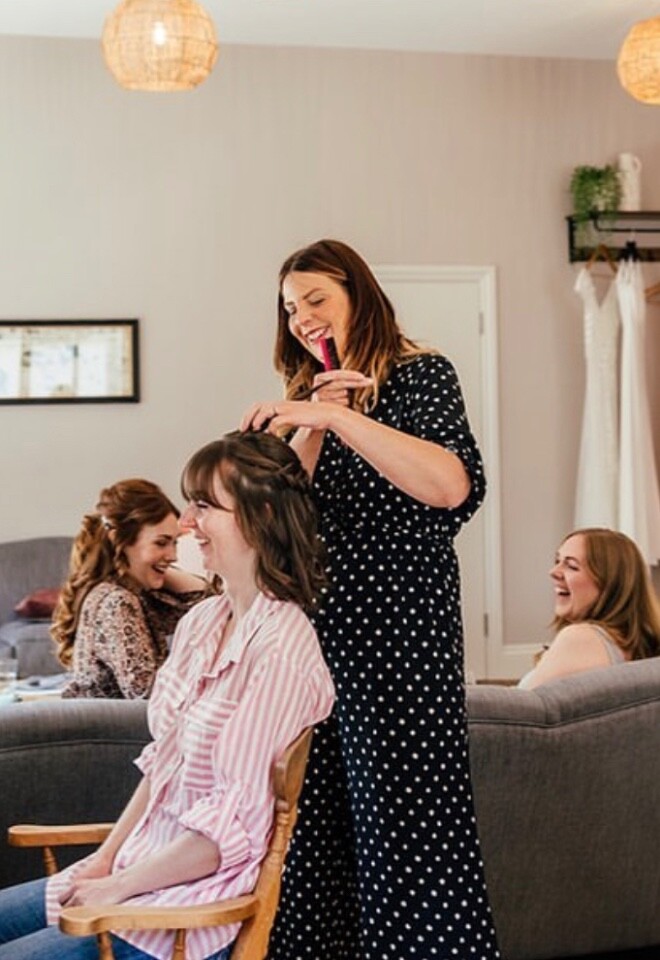 Bridal hair stylist wedding morning 