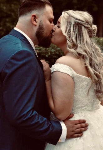 Sealed with a kiss - Buckinghamshire Weddings