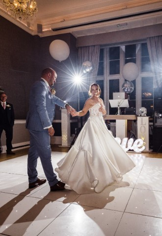 the_first_dance_at_easthampstead_park