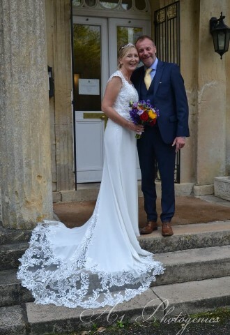 A1 Photogenics wedding photographer wedding photographry swindon wedding photographer wiltshire wedding photographer bride and groom  bride Chiseldon House wedding venue bouquet