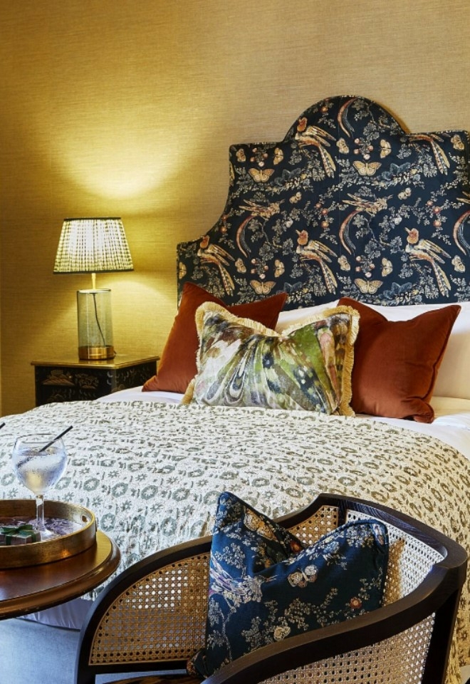 Oak Character Room