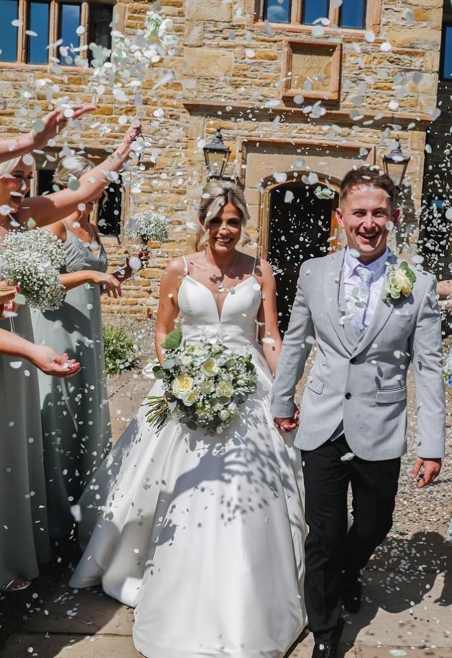 Stanley House wedding bridesmaids & guests throwing confetti