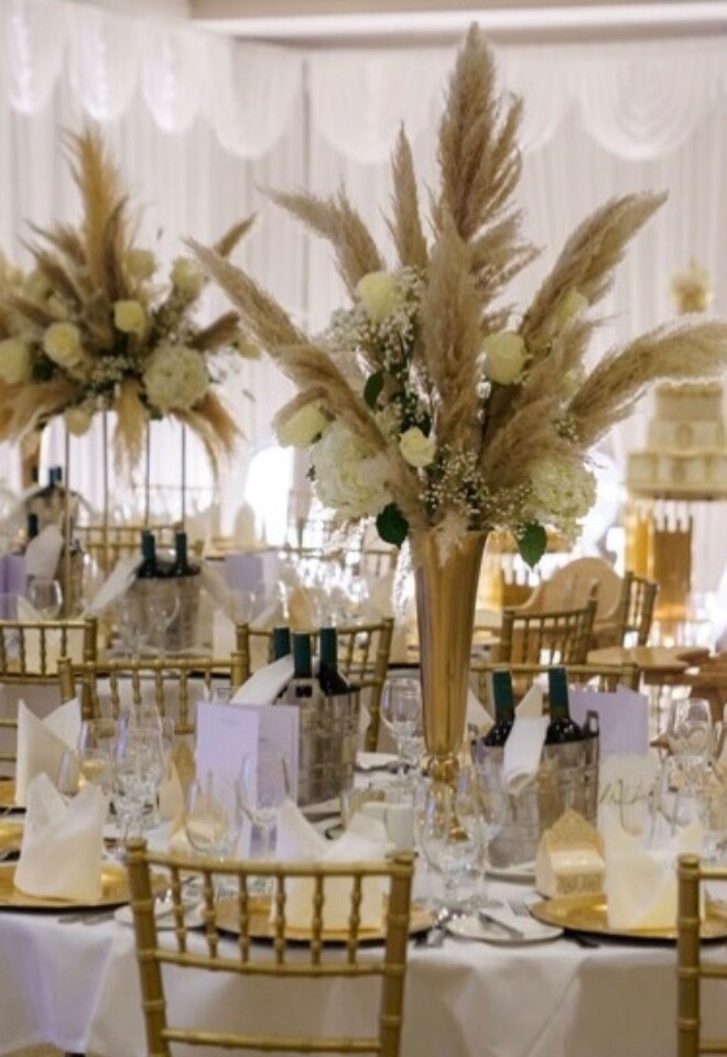 Luxurious Pampas and gold table centrepieces 