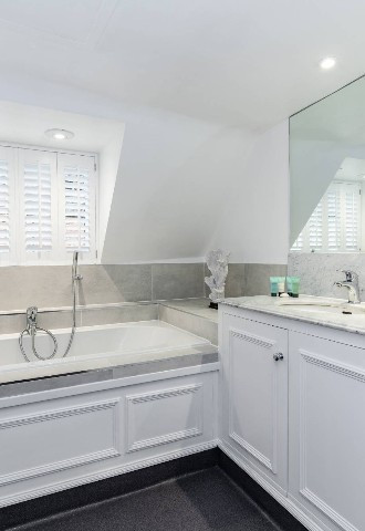 Bridal suite bathroom 