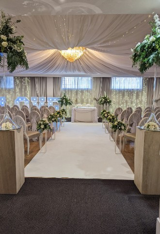 A Wedding Ceremony at the Glendower Hotel