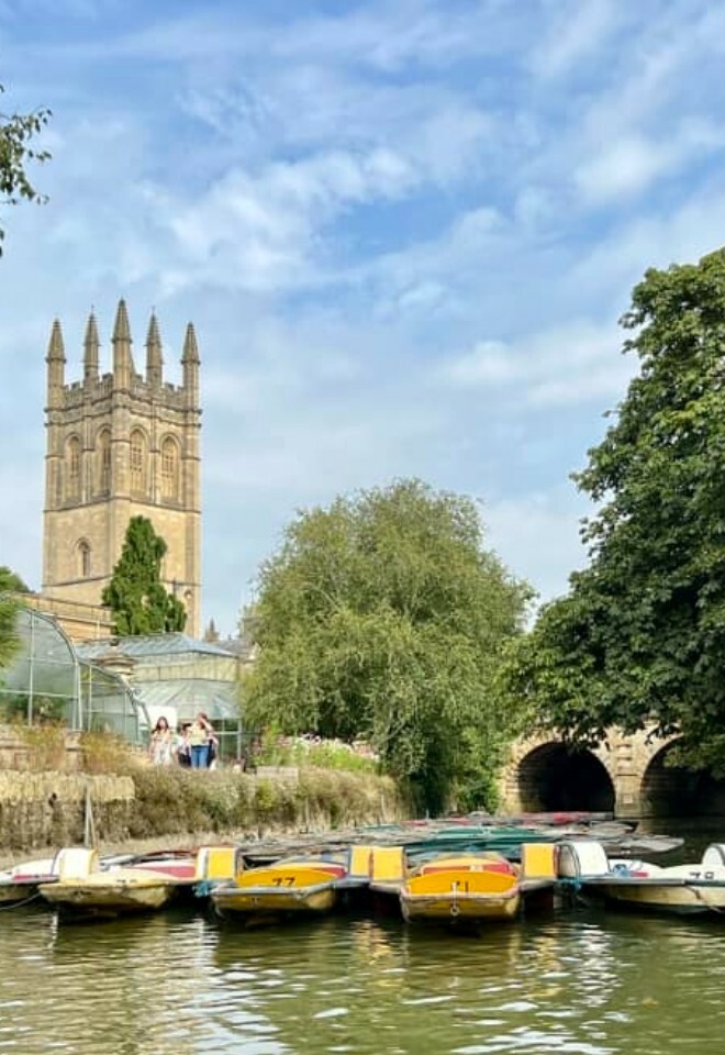 Oxford Magdalen Bridge and punts