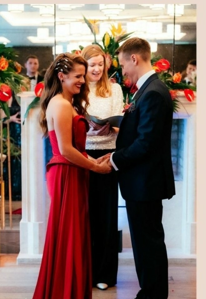 Suzi-Wedding Celebrant-Berkshire, Oxfordshire - Swan at Streatley-1