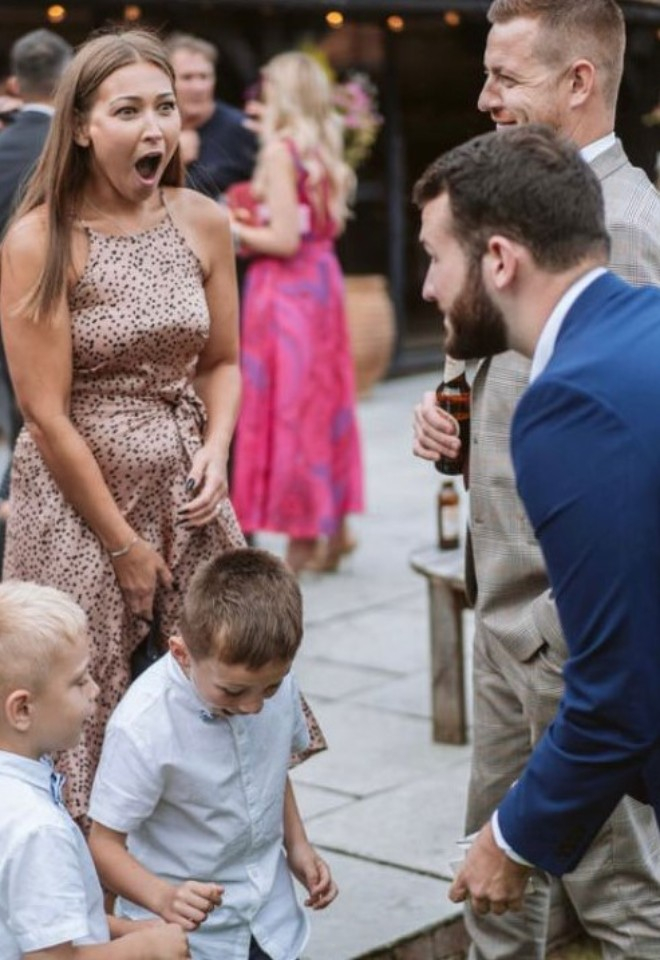 Wedding magician Revilo Twist does a cool magic trick that leaves everyone mindblown