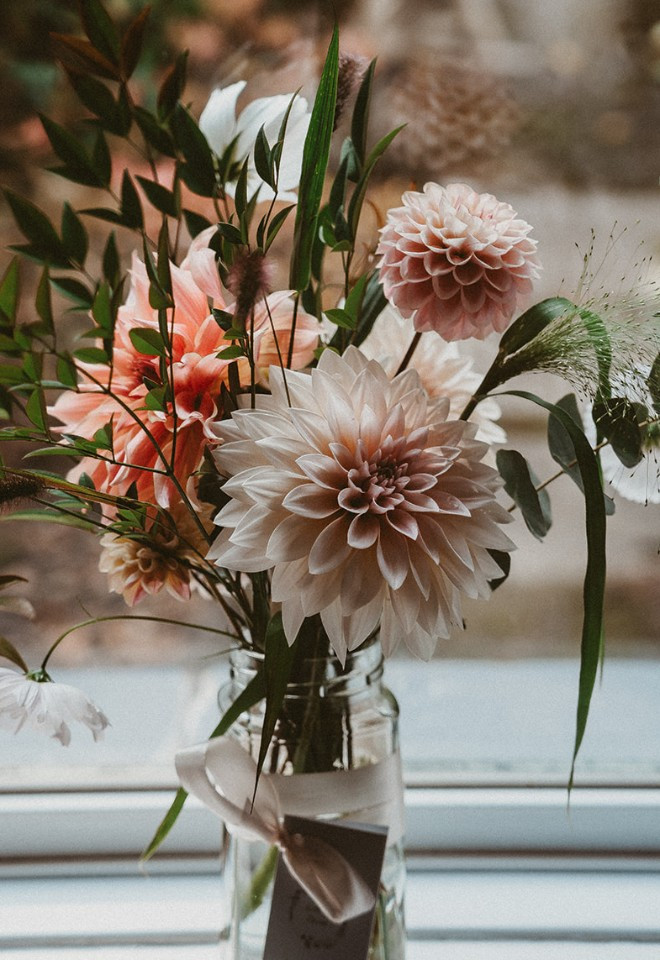Wild Fig Flowers natural wedding flower arrangement in Oxfordshire, featuring soft pink, peach and white dahlias with delicate greenery.
