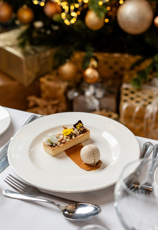 Tart - Dark chocolate, Hazelnut, rum & banana