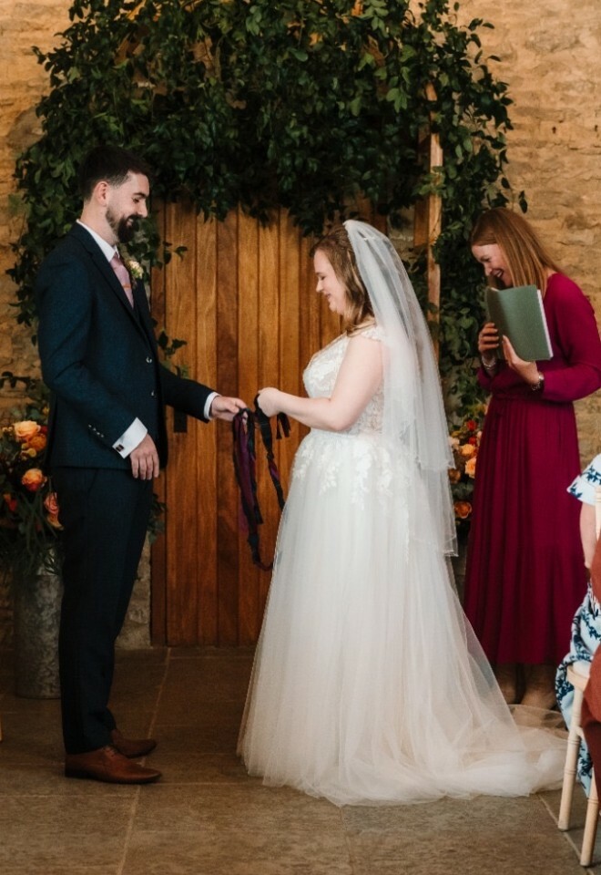 Wedding celebrant-Oxfordshire-Stratton Court Barn-award-winning-1