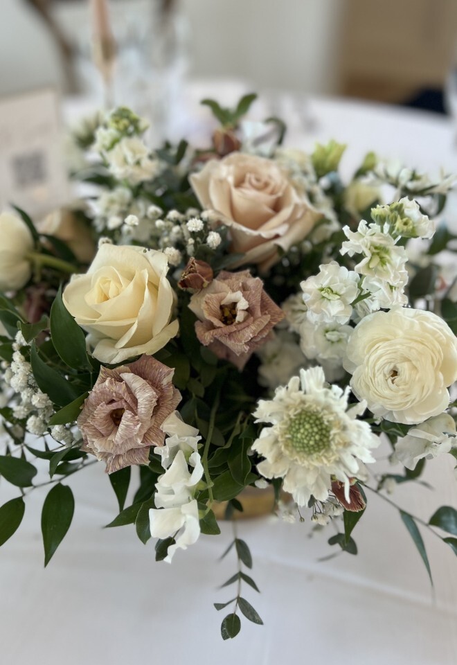 Table Display Hyde Barn, Cotswold Blooms