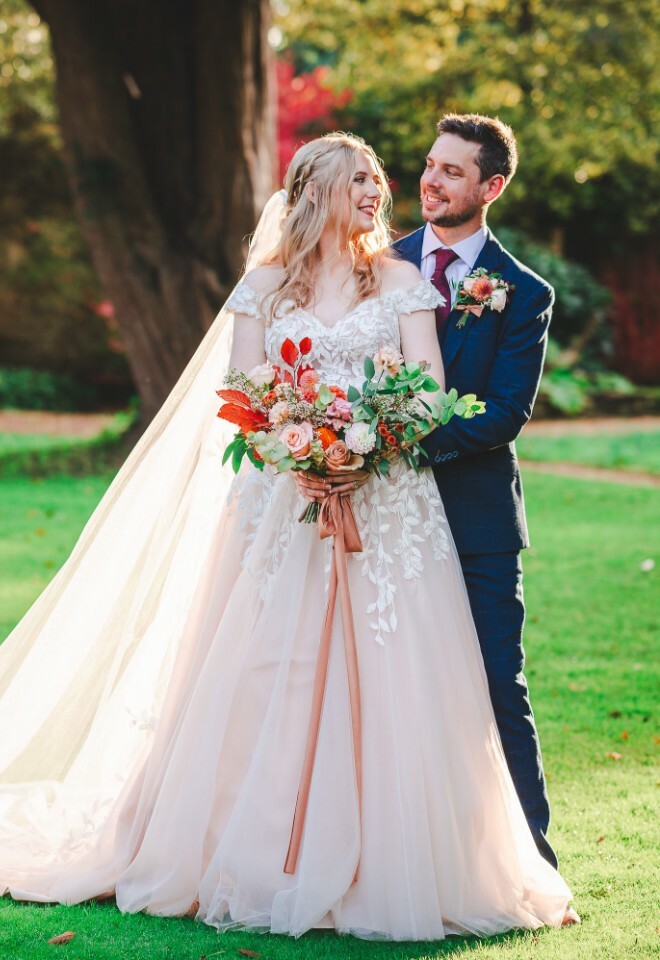 bride and groom autumn