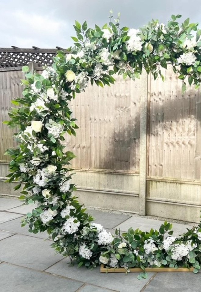 Foliage Moongate