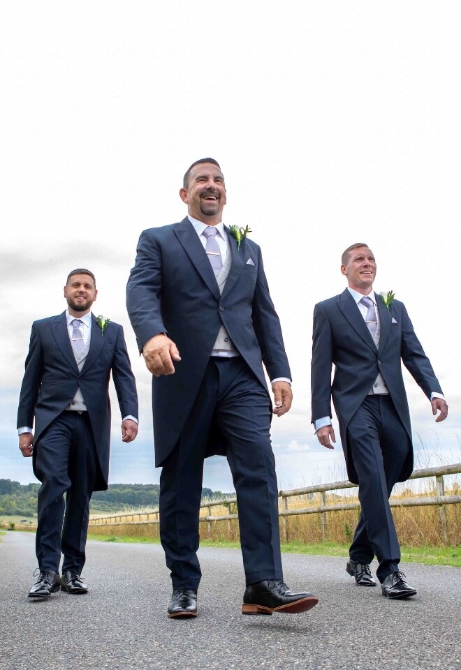 photography-wedding-groomsman-longfurlow